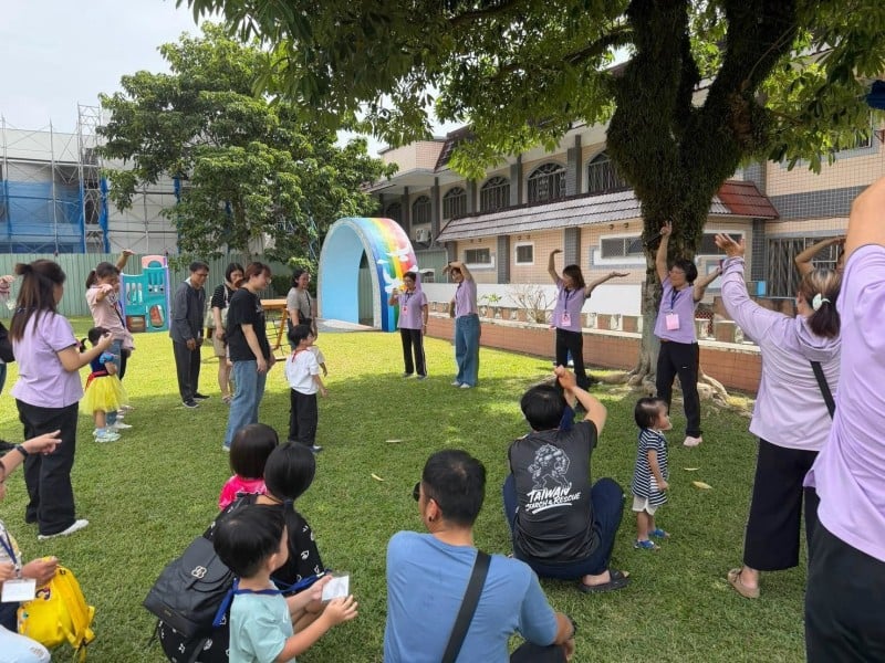 吉安鄉幼新生體驗 幼童齊喊「父親節快樂」 游淑貞盼親師協力陪伴孩子快樂成長學習